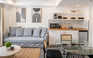 Apartments at 100 Collins