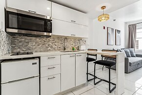 Apartments at 100 Collins