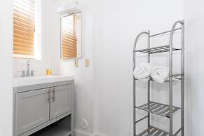 Apartments at 100 Collins