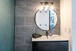 Apartments at 100 Collins