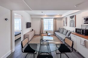 Apartments at 100 Collins