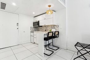 Apartments at 100 Collins