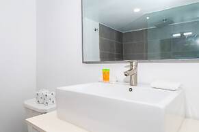 Apartments at 100 Collins