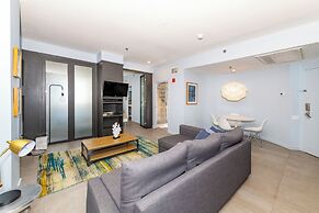 Apartments at 100 Collins