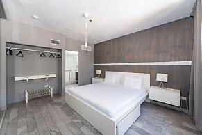 Apartments at 100 Collins