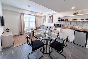 Apartments at 100 Collins