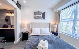 Apartments at 100 Collins