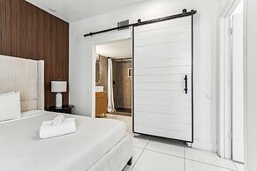 Apartments at 100 Collins