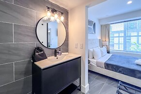 Apartments at 100 Collins