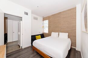 Apartments at 100 Collins