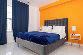 Apartments at 100 Collins