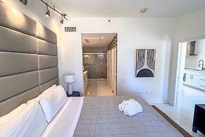 Apartments at 100 Collins