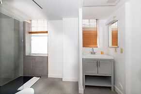 Apartments at 100 Collins