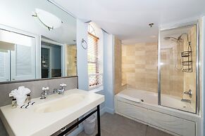 Apartments at 100 Collins