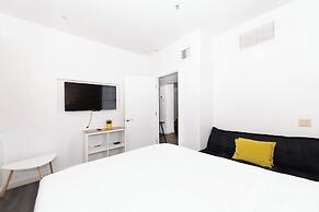 Apartments at 100 Collins