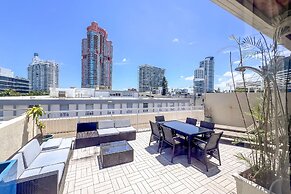 Apartments at 100 Collins