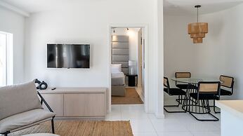 Apartments at 100 Collins