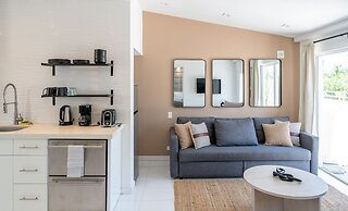 Apartments at 100 Collins