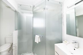 Apartments at 100 Collins