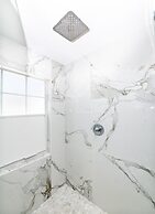 Apartments at 100 Collins