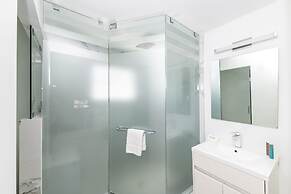 Apartments at 100 Collins