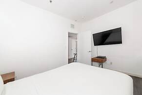 Apartments at 100 Collins