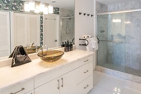 Apartments at 100 Collins