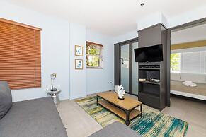 Apartments at 100 Collins