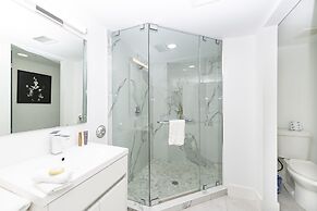 Apartments at 100 Collins