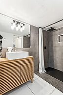 Apartments at 100 Collins