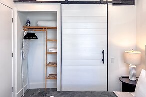 Apartments at 100 Collins