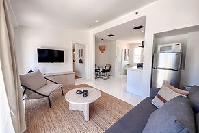 Apartments at 100 Collins