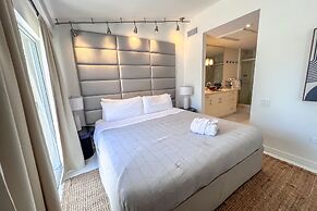 Apartments at 100 Collins