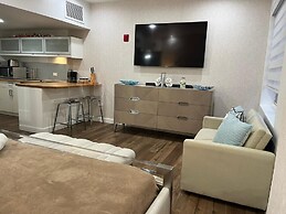 Apartments at 100 Collins