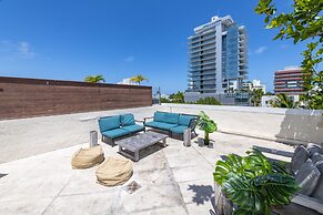 Apartments at 100 Collins