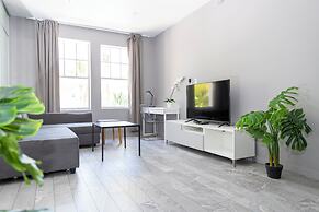 Apartments at 100 Collins