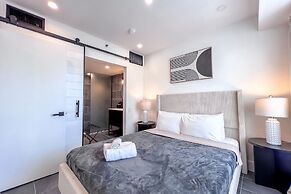 Apartments at 100 Collins