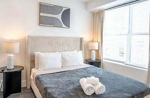 Apartments at 100 Collins