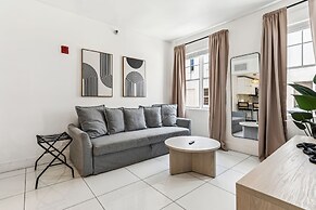 Apartments at 100 Collins