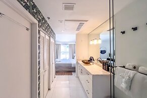 Apartments at 100 Collins