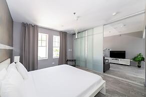 Apartments at 100 Collins