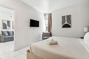 Apartments at 100 Collins