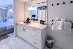 Apartments at 100 Collins