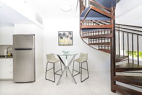 Apartments at 100 Collins