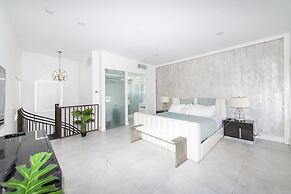 Apartments at 100 Collins