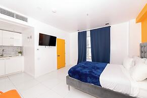 Apartments at 100 Collins