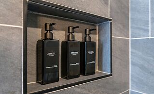 Apartments at 100 Collins