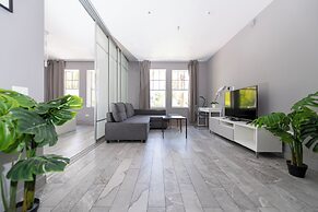 Apartments at 100 Collins