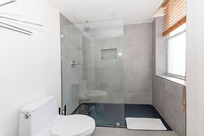 Apartments at 100 Collins