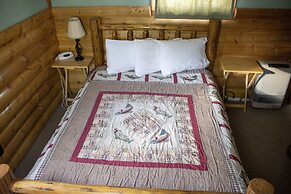 Twin Pines Lodge & Cabins